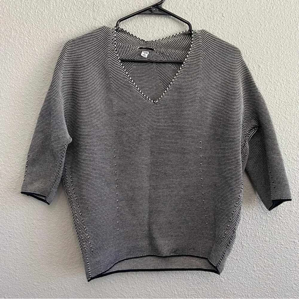 Uniqlo Black &‎ White Dolman Top Size XS